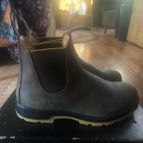 Brand New Rustic Brown Blundstone Boots Brand New US 7.5-8 AU/UK 5 1/2. - Picture 3 of 6